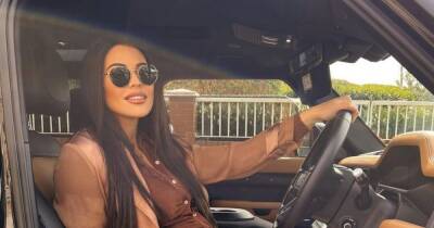 Dorothy Perkins - Jess Wright - Easter Sunday - William Lee-Kemp - Jessica Wright - Jess Wright shows off blossoming baby bump in stunning minidress as she plans new family car - ok.co.uk - Britain