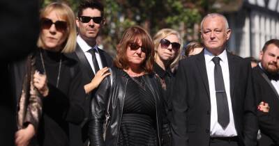Tom Parker’s mum leads heartbreaking tribute as eulogy recalls ‘grounded, resilient and positive’ star - www.ok.co.uk