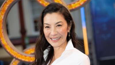 Michelle Yeoh - Michelle Yeoh shows Asian immigrant women are 'Everything' - abcnews.go.com - USA - city Chinatown - Hong Kong