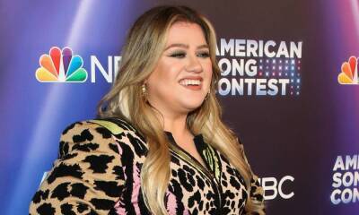 Kelly Clarkson makes fans jealous as she shares cheeky moment with beloved star - hellomagazine.com - USA