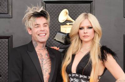 Avril Lavigne & Mod Sun Celebrate Engagement With Paris-Themed Bash - etcanada.com - Paris