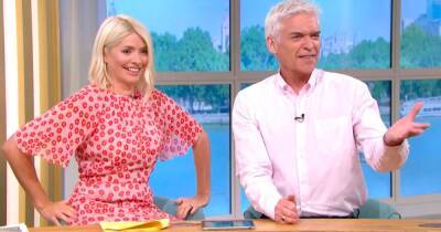 Holly Willoughby squirms as 'enormous' unexpected guest appears in the This Morning studio - www.manchestereveningnews.co.uk
