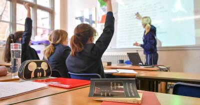 Parents waiting to hear about primary school places sent into panic after website crashes - www.manchestereveningnews.co.uk
