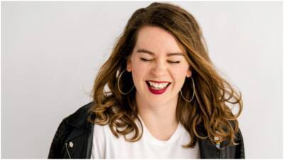 ‘Financial Feminist’ Host Tori Dunlap Strikes Podcast Partnership with AdLarge & Signs With UTA - deadline.com - New York