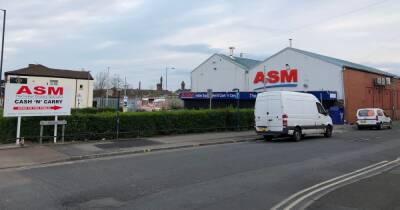 Suspect remains on the loose after 18-year-old attacked on Tameside street - www.manchestereveningnews.co.uk - Manchester