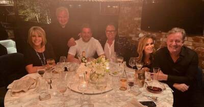 Amanda Holden - Piers Morgan - Alan Carr - Amanda Holden poses with Piers Morgan as she hosts dinner party with private chef - ok.co.uk - Britain