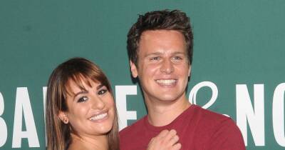 Lea Michele - Jonathan Groff - Lea Michele offers to carry former co-star's baby - wonderwall.com - Los Angeles - county King George - city Hamilton