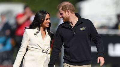 Meghan Markle and Prince Harry Have Reportedly Hired Barack Obama's Former PR Expert - www.glamour.com