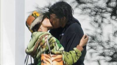 Thandiwe Newton Kisses Musician Lonr. Amid Reports She's Split From Husband Ol Parker - www.etonline.com