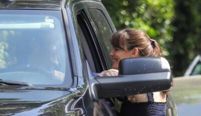 Jennifer Garner Looks Smitten with Boyfriend John Miller While Chatting with Him Through Car Window - www.justjared.com - county Miller