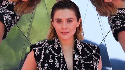 Elizabeth Olsen Did the Sleeveless, Cropped Version of the Blazer-as-Top Trend - www.glamour.com - county Stewart