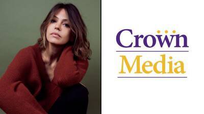 Aimeé Teegarden Signs Exclusive Multi-Picture Overall Deal With Crown Media Family Networks - deadline.com - city Brooklyn
