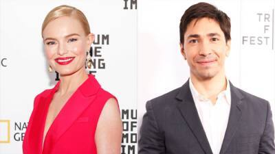 Justin Long - Laura Brown - Kate Bosworth - Kate Bosworth and Justin Long Seal Their Romance With a Kiss in Hawaii - etonline.com - Hawaii