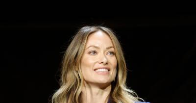 Olivia Wilde served legal papers by Jason Sudeikis while on stage in front of 4,100 people: Report - www.wonderwall.com - Florida - Las Vegas - city West Palm Beach, state Florida - county Palm Beach