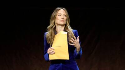 Olivia Wilde Served Legal Paperwork From Jason Sudeikis on Stage at CinemaCon - www.etonline.com - Las Vegas