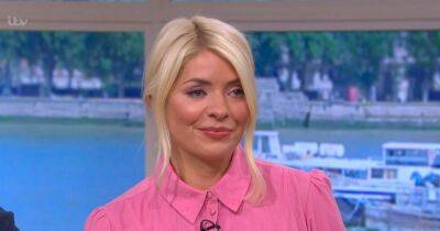 Holly Willoughby - Phillip Schofield - Julia Bradbury - Holly Willoughby breaks down as Julia Bradbury reunites with children after mastectomy - ok.co.uk