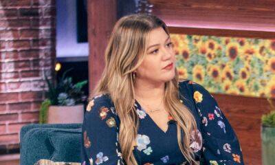 Kelly Clarkson - Kaley Cuoco - Karl Cook - Kelly Clarkson makes surprising confession about marriage amid emotional discussion with Kaley Cuoco - hellomagazine.com