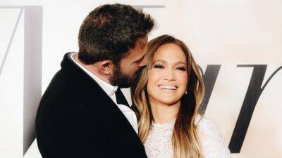 Jennifer Lopez and Ben Affleck Brought Their PDA to Their Kids' School - www.glamour.com - California - state Massachusets