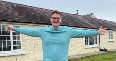 Dr Alex George buys four cottages in Wales and shares plan to give one to Ukranian family - www.ok.co.uk - Ukraine - Russia