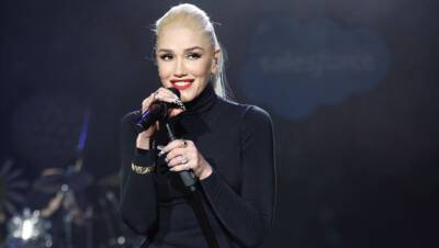 Gwen Stefani Rocks Black Crop Top Fishnet Stockings For Hubby Blake Shelton’s Concert - hollywoodlife.com - Los Angeles - county San Diego