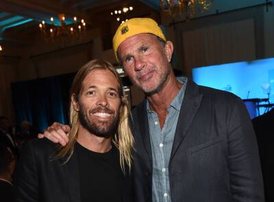 Red Hot Chili Peppers Drummer Chad Smith Pays Tribute To Taylor Hawkins - etcanada.com - Chad