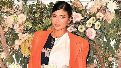 Kylie Jenner Says She Gained 60 Pounds Again During Recent Pregnancy - www.etonline.com