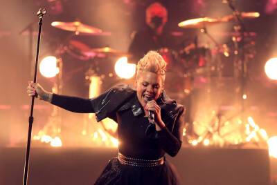 Pink Calls Out ‘Rolling Stone’ Over Grammys Performances Ranking: ‘You Guys Have Been Irrelevant Since 1990’ - etcanada.com - New York