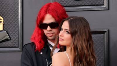 Addison Rae and Omer Fedi Pack on the PDA at the 2022 GRAMMY Awards - www.etonline.com - Las Vegas