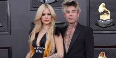 Avril Lavigne & Mod Sun Kiss On The Grammys Red Carpet - www.justjared.com - Las Vegas
