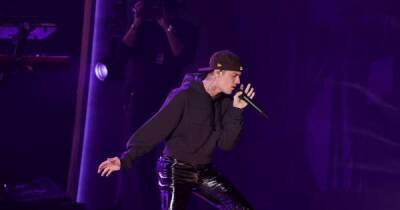 Justin Bieber earns praise for wide-legged leather pants during Grammys performance: ‘I’m obsessed’ - www.msn.com