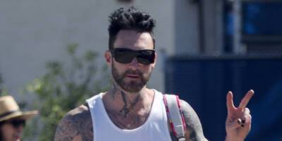 Adam Levine Shows Off His Tattoos During a Trip to the Farmer's Market in LA - www.justjared.com - Los Angeles