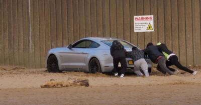 The moment a Mustang GT got stuck on a beach - manchestereveningnews.co.uk - USA - county Somerset