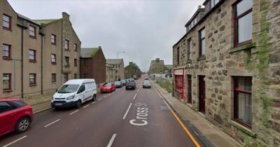 Man falls from roof in Scots town as emergency services race to scene - www.dailyrecord.co.uk - Scotland