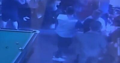 Shocking footage shows moment huge fight breaks out between punters in busy Glasgow pub - www.dailyrecord.co.uk - Scotland