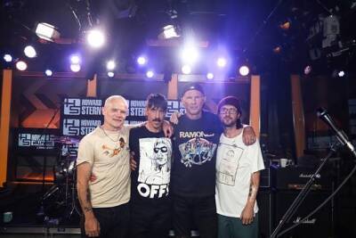Red Hot Chili Peppers Visit ‘Howard Stern Show’, Pay Tribute To Taylor Hawkins, Talk John Frusciante’s Return & More - etcanada.com - Chad