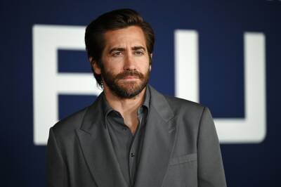 Jake Gyllenhaal - Jake Gyllenhaal Talks Hanging Out Of A Moving Vehicle In Wild ‘Ambulance’ Stunt: ‘That’s Why You Make A Michael Bay Movie’ - etcanada.com - Los Angeles