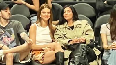 Kylie Jenner - Kendall Jenner - Justin Bieber - Hailey Baldwin - Devin Booker - Kendall Kylie Jenner Sit Courtside To Support Devin Booker At Suns Clippers Game: Photos - hollywoodlife.com - Los Angeles