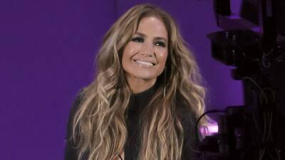 Jennifer Lopez Sparks Engagement Speculation With Diamond Ring on That Finger - www.etonline.com