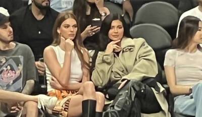 Kendall & Kylie Jenner Sit Courtside at Suns Game to Support Kendall's Boyfriend Devin Booker - www.justjared.com - Los Angeles - Los Angeles