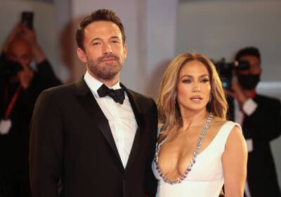 Jennifer Lopez & Ben Affleck Are Engaged -- AGAIN! See The Ring! - perezhilton.com - Los Angeles