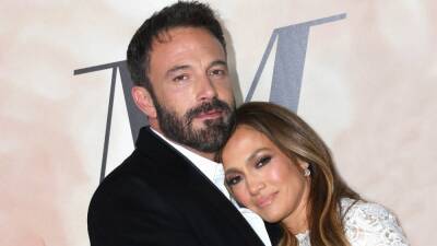 Jennifer Lopez's Engagement Ring Features Her 'Lucky Color' Green - www.etonline.com