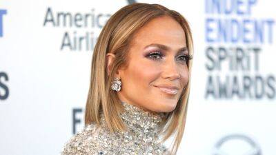 Jennifer Lopez - Even Jennifer Lopez, Queen of Glam, Is Embracing the Coastal Grandmother Aesthetic - glamour.com