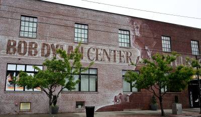 25 Fun Things to Seek Out at the Bob Dylan Center: His Times, They Are A-Curated - variety.com - Oklahoma - county Tulsa