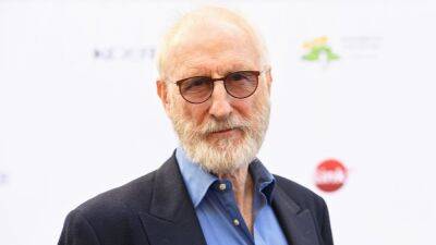 Justin Bieber - James Cromwell - 'Succession' Actor James Cromwell Glues Himself To Starbucks Counter In Animal Rights Protest - etonline.com - France - New York
