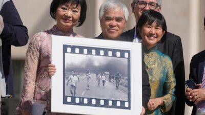 Retired AP photographer Ut gives pope 'Napalm Girl' photo - abcnews.go.com - USA - Italy - city Milan - Canada - Argentina - Vietnam - city Buenos Aires, Argentina