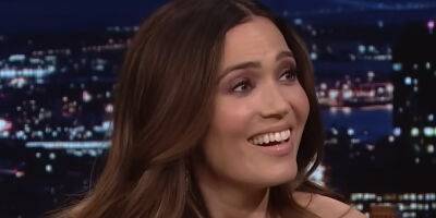 Jimmy Fallon - Mandy Moore - Milo Ventimiglia - Mandy Moore Says She Threw Up After Reading the Penultimate 'This Is Us' Script - justjared.com