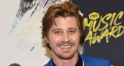 Garrett Hedlund Shows Off Ripped Abs in New Gym Photo! - www.justjared.com - county Roberts