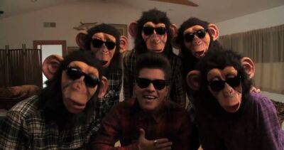 Mark Ronson - Bruno Mars - Tiktok - Official Chart Flashback 2011: Bruno Mars' The Lazy Song monkeys about and dances its way to Number 1 - officialcharts.com - Britain - city Uptown