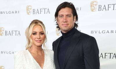 Tess Daly - Vernon Kay - Tess Daly and Vernon Kay look loved-up in romantic holiday photo taken at special place - hellomagazine.com - Britain - France
