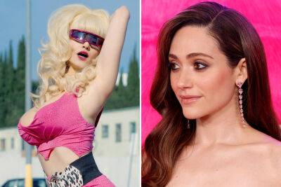 Emmy Rossum - Sam Esmail - Emmy Rossum’s ‘heavy’ fake ‘Angelyne’ breasts gave her blisters - nypost.com - Los Angeles
